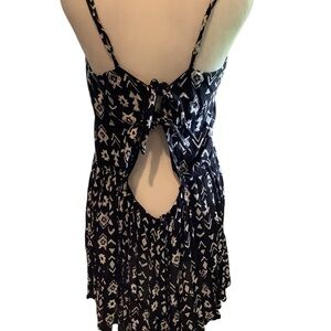 Kiwi & Punch Women’s Embroidered Strappy Dress w/ Pretty Back. WORN ONCE